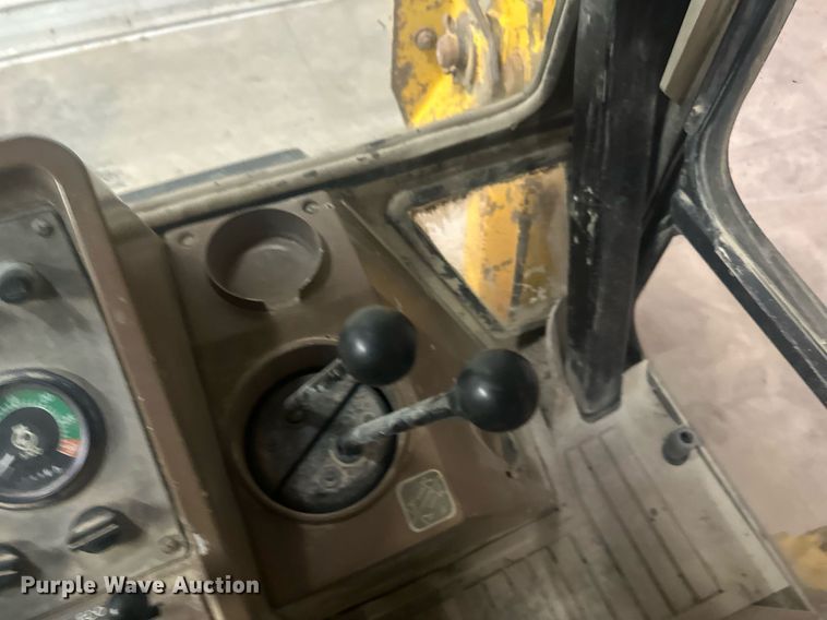 image for item OF9199 1992 John Deere 310D  backhoe