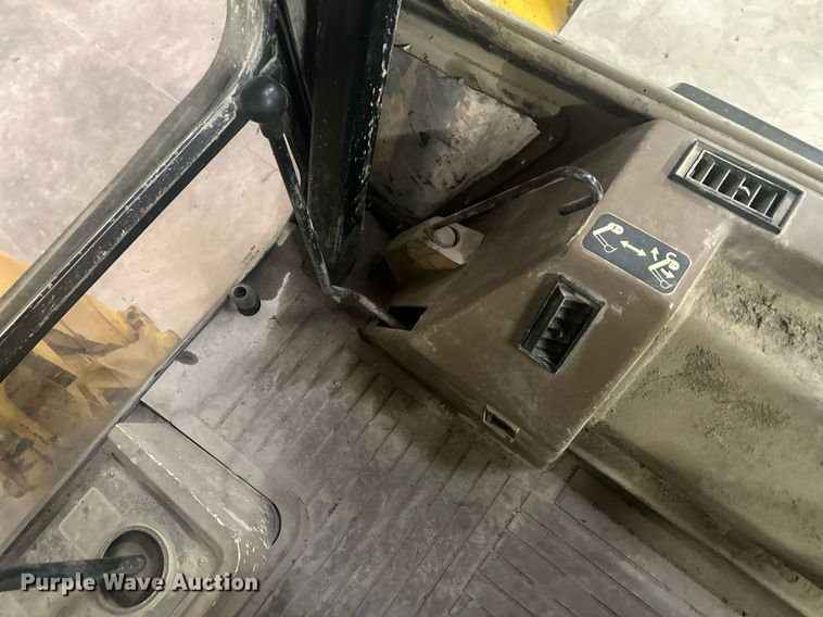 image for item OF9199 1992 John Deere 310D  backhoe