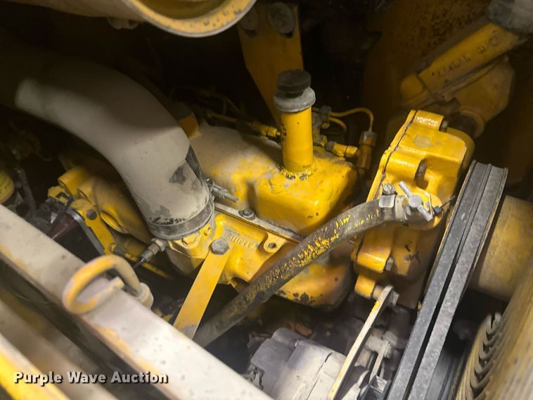 image for item OF9199 1992 John Deere 310D  backhoe