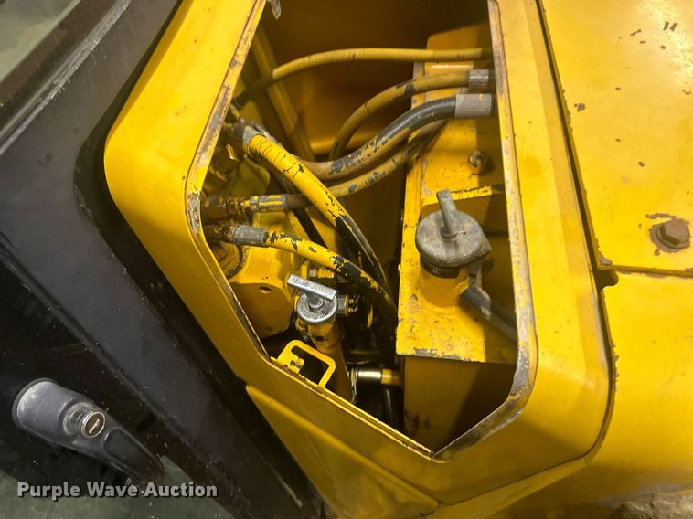 image for item OF9199 1992 John Deere 310D  backhoe