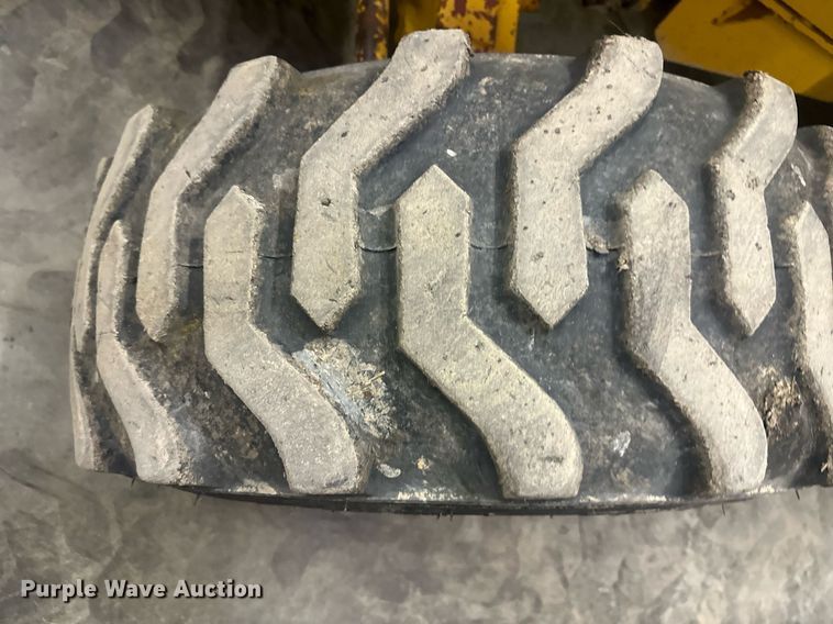 image for item OF9199 1992 John Deere 310D  backhoe