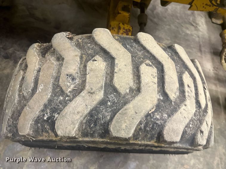 image for item OF9199 1992 John Deere 310D  backhoe