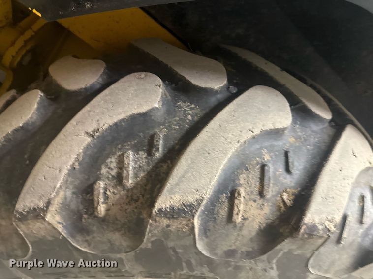 image for item OF9199 1992 John Deere 310D  backhoe