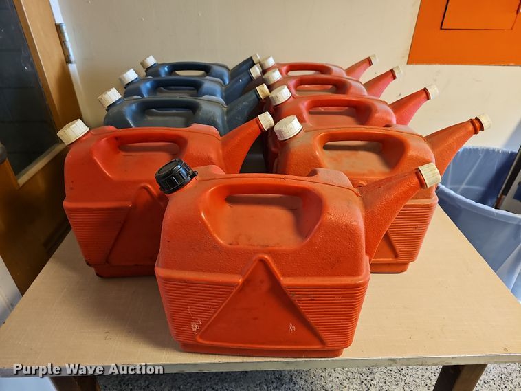 image for item OL9503 (9) Fuel/water cans