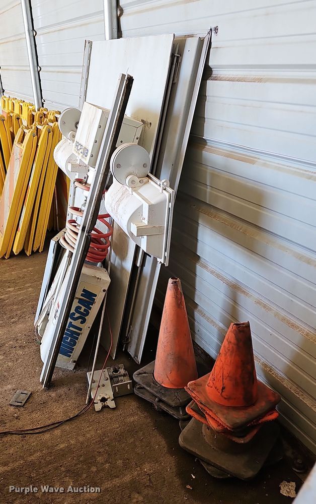 image for item OL9506 Truck bed topper