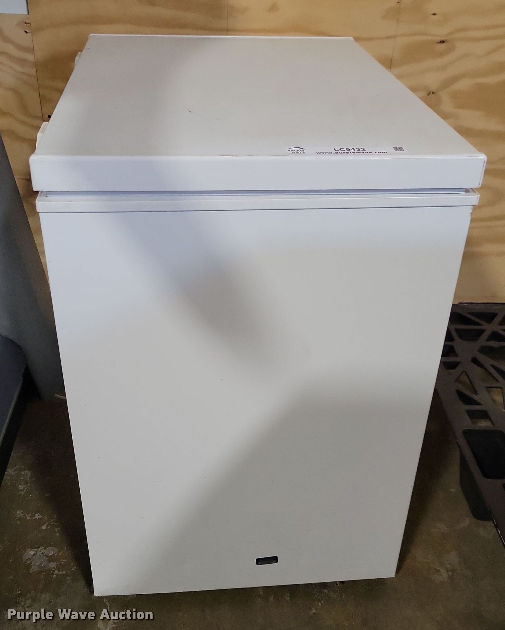Magic Chef deep freezer in Ankeny, IA Item LC9432 for sale Purple Wave