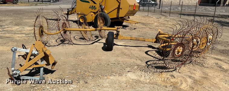 image for item DN3131 Vermeer WR20  hay rake