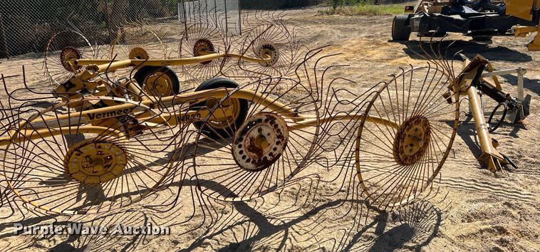 image for item DN3131 Vermeer WR20  hay rake