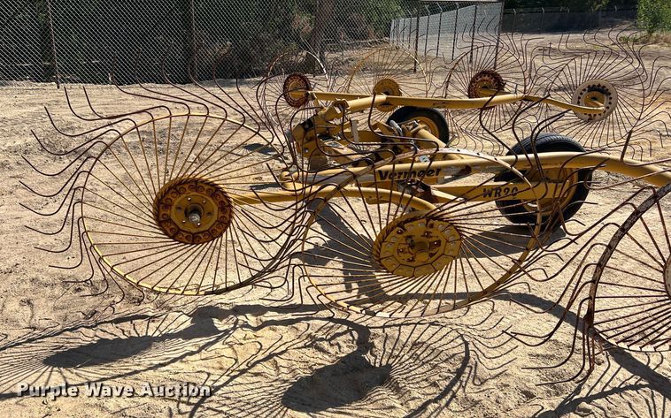 image for item DN3131 Vermeer WR20  hay rake