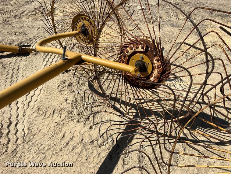 image for item DN3131 Vermeer WR20  hay rake