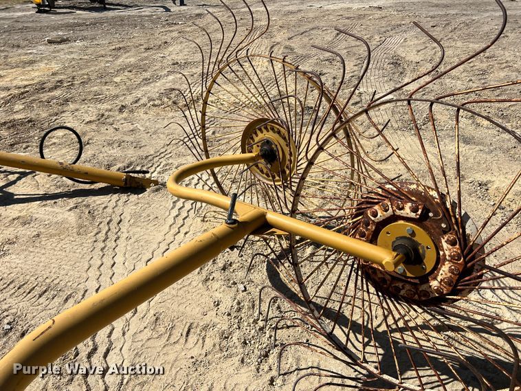 image for item DN3131 Vermeer WR20  hay rake