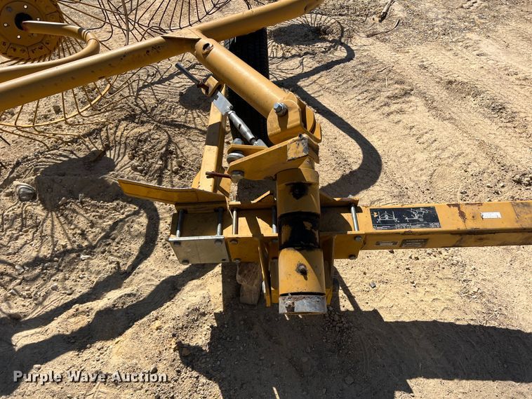 image for item DN3131 Vermeer WR20  hay rake