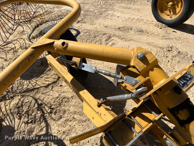 image for item DN3131 Vermeer WR20  hay rake