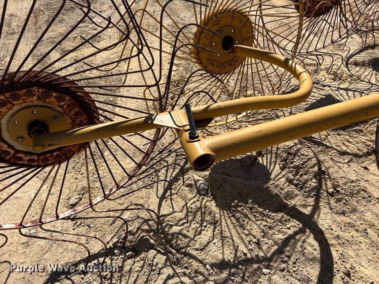 image for item DN3131 Vermeer WR20  hay rake