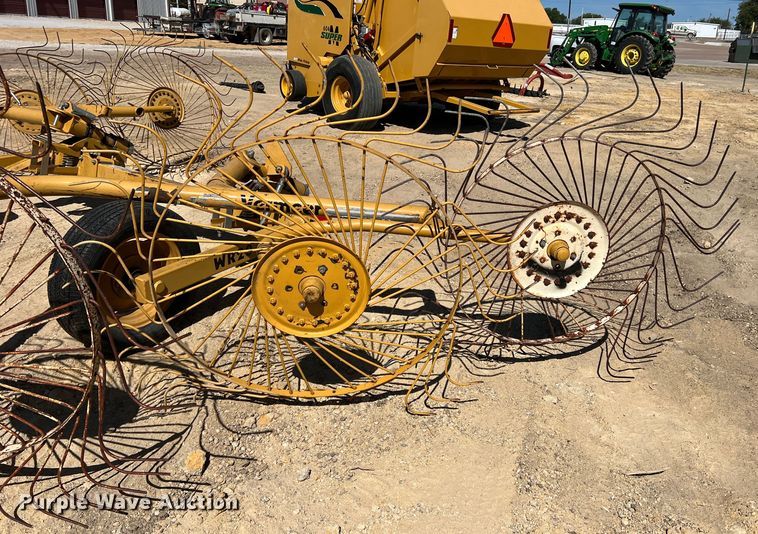 image for item DN3131 Vermeer WR20  hay rake