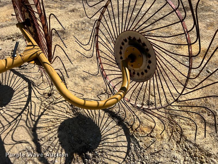 image for item DN3131 Vermeer WR20  hay rake