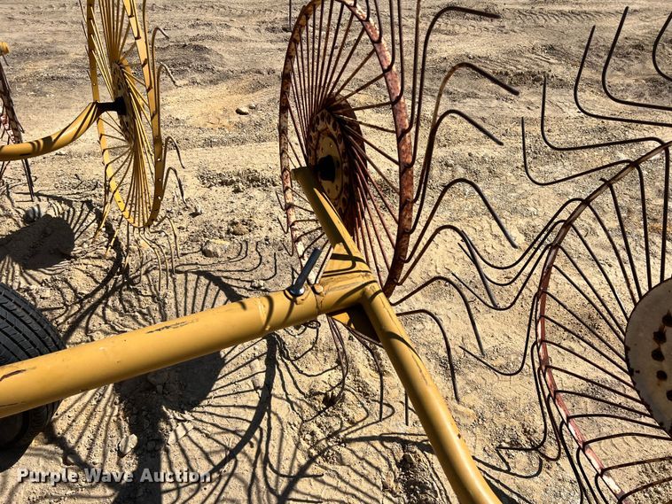 image for item DN3131 Vermeer WR20  hay rake