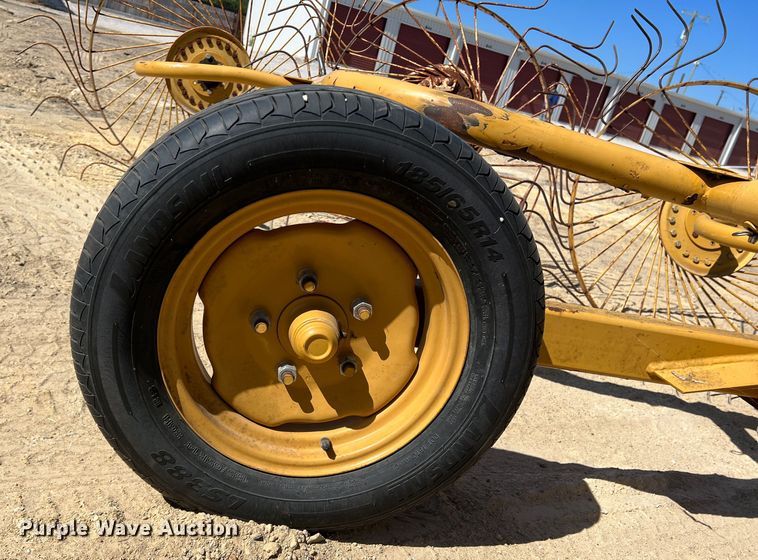 image for item DN3131 Vermeer WR20  hay rake