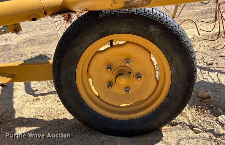 image for item DN3131 Vermeer WR20  hay rake