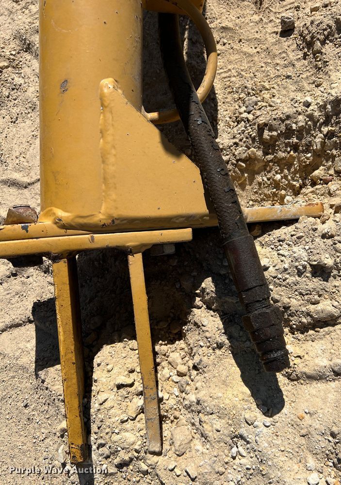 image for item DN3131 Vermeer WR20  hay rake