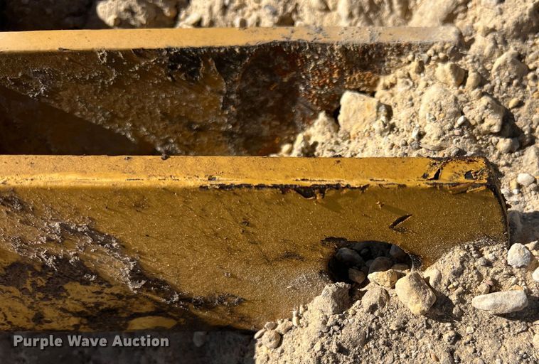 image for item DN3131 Vermeer WR20  hay rake