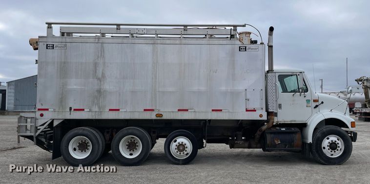 image for item DP0273 2001 International 8100  feed delivery truck