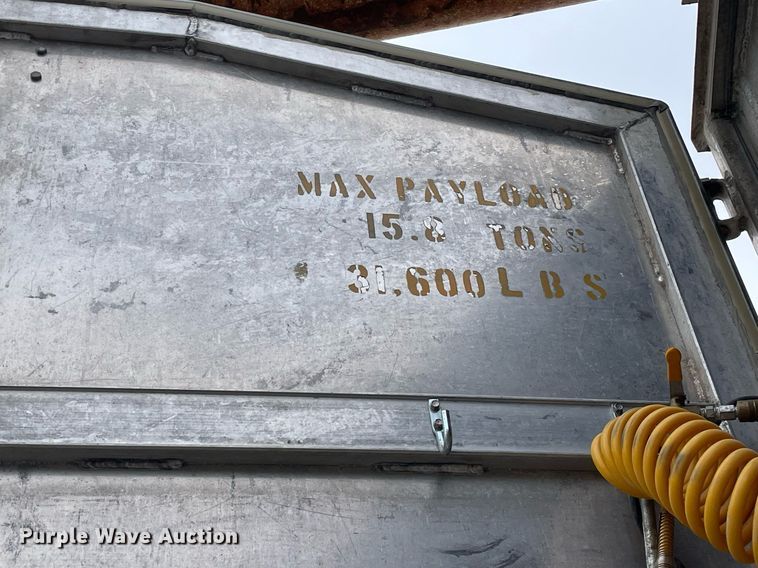 image for item DP0273 2001 International 8100  feed delivery truck