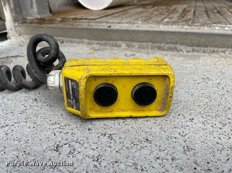 image for item DP0273 2001 International 8100  feed delivery truck