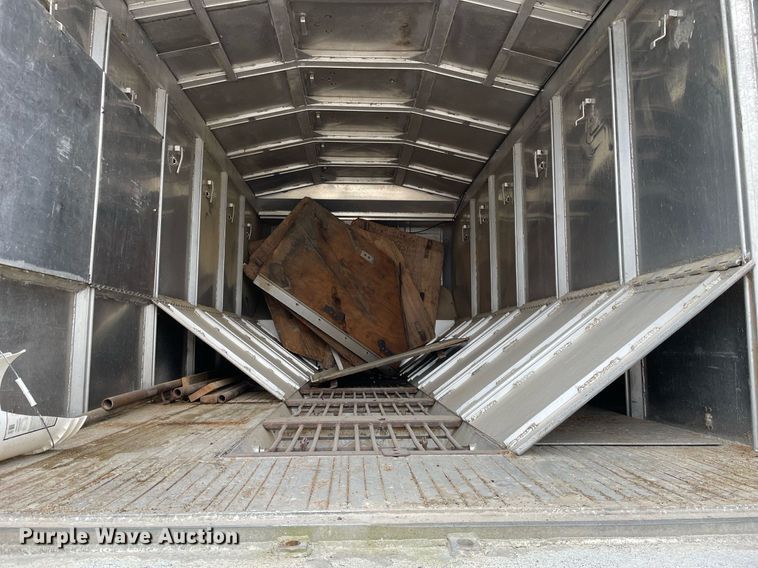 image for item DP0273 2001 International 8100  feed delivery truck