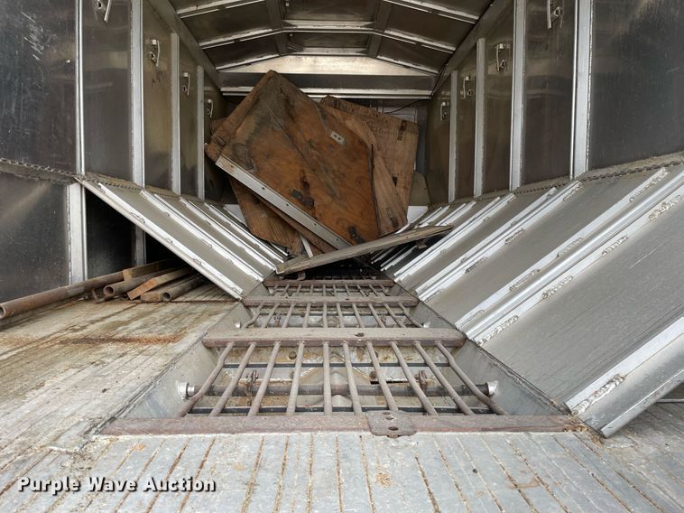 image for item DP0273 2001 International 8100  feed delivery truck