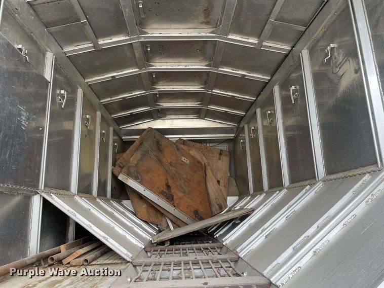 image for item DP0273 2001 International 8100  feed delivery truck