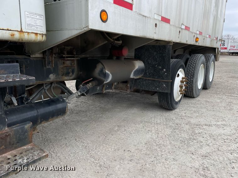 image for item DP0273 2001 International 8100  feed delivery truck