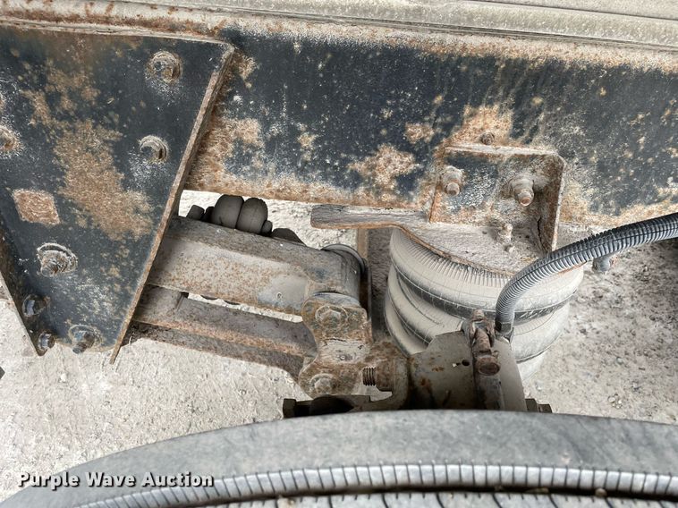 image for item DP0273 2001 International 8100  feed delivery truck