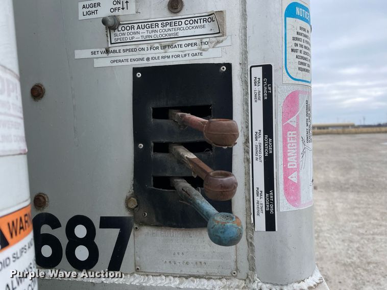 image for item DP0273 2001 International 8100  feed delivery truck