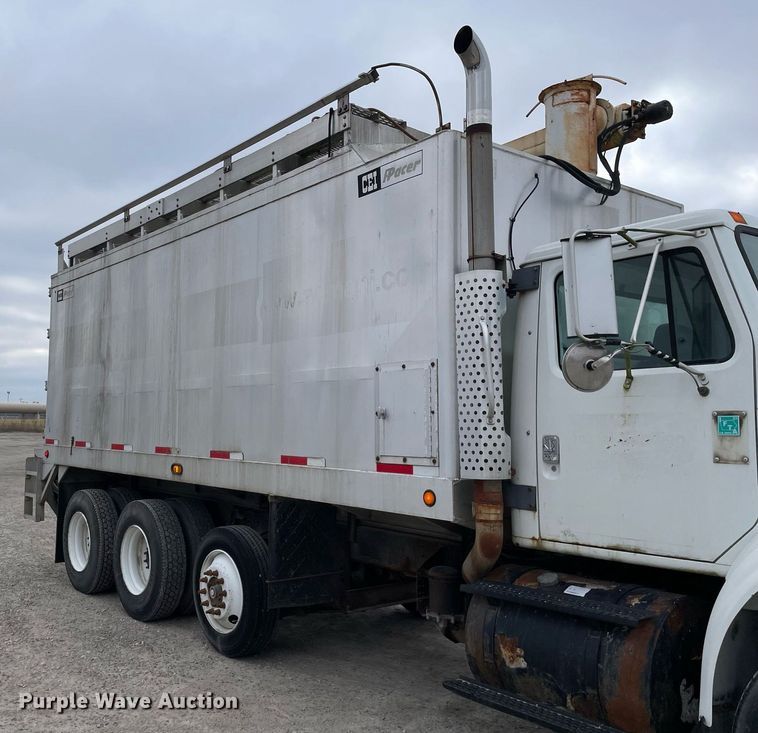 image for item DP0273 2001 International 8100  feed delivery truck