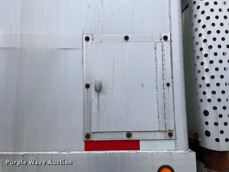 image for item DP0273 2001 International 8100  feed delivery truck