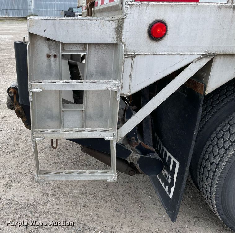 image for item DP0273 2001 International 8100  feed delivery truck