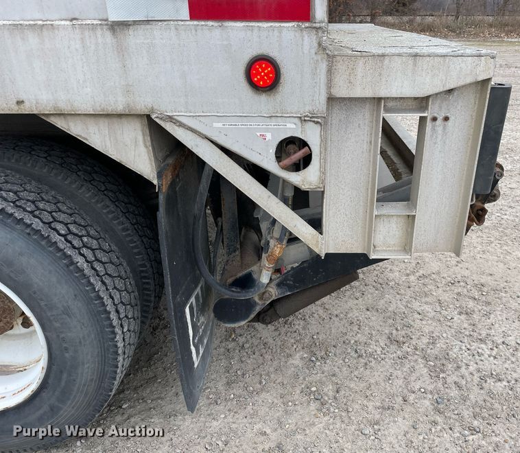 image for item DP0273 2001 International 8100  feed delivery truck