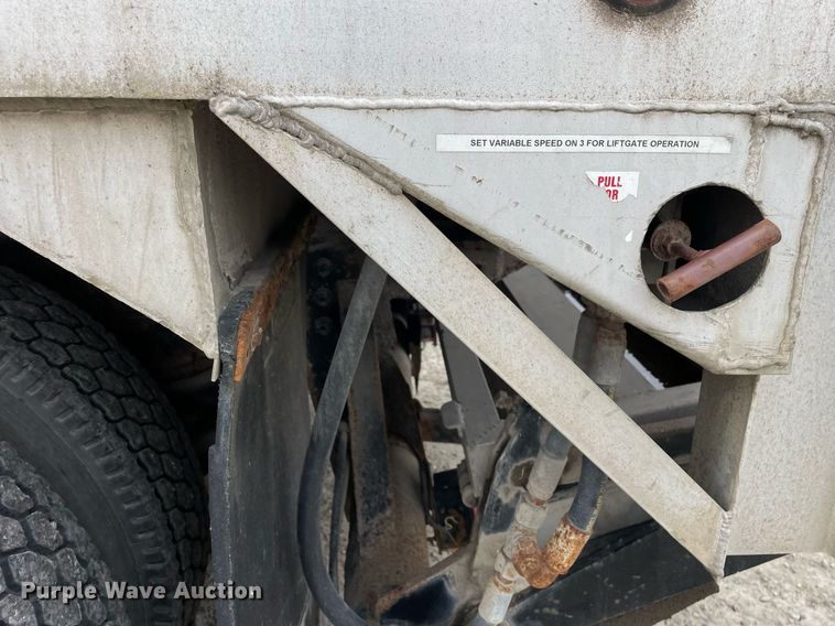 image for item DP0273 2001 International 8100  feed delivery truck