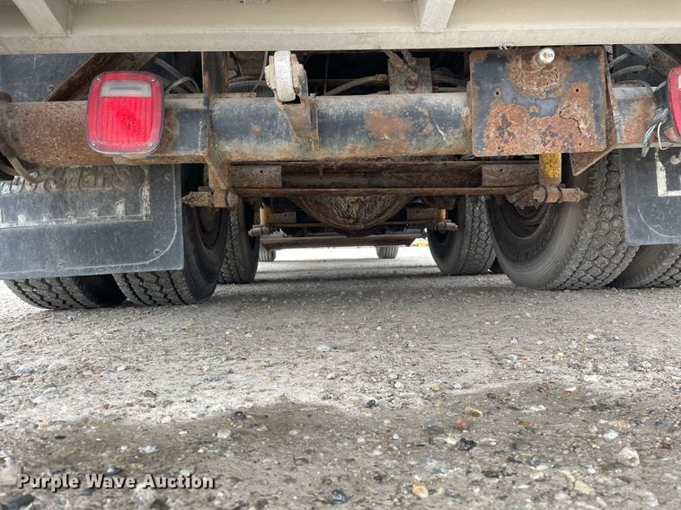 image for item DP0273 2001 International 8100  feed delivery truck