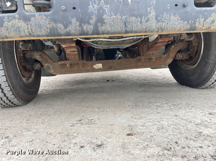 image for item DP0273 2001 International 8100  feed delivery truck