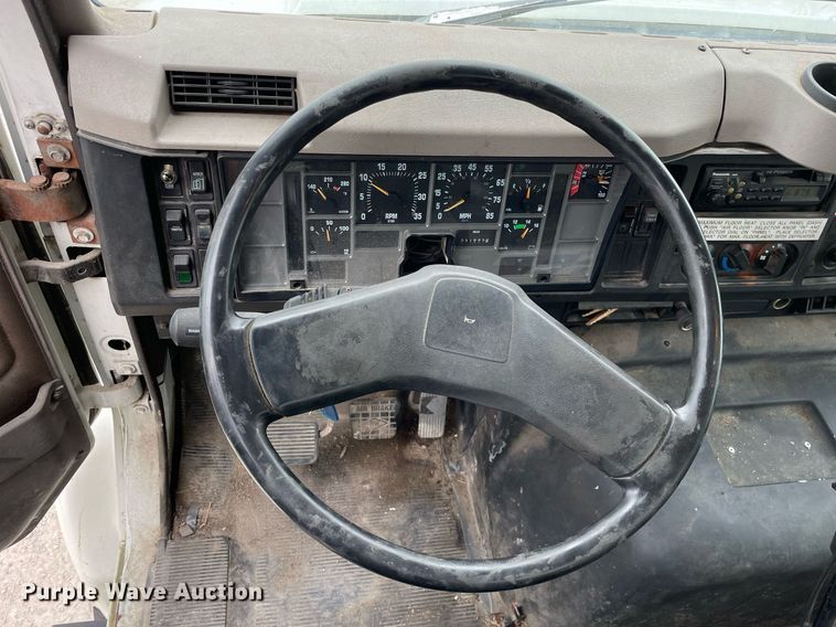 image for item DP0273 2001 International 8100  feed delivery truck