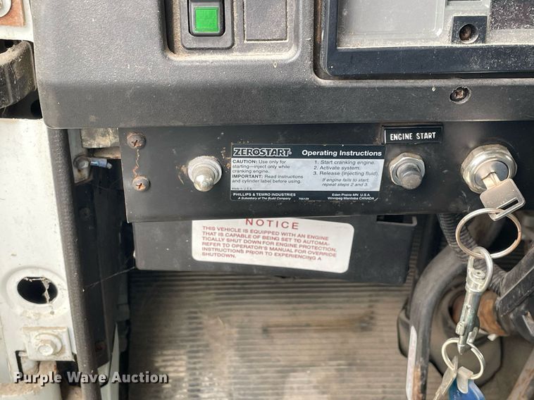 image for item DP0273 2001 International 8100  feed delivery truck