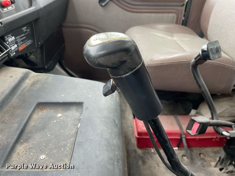 image for item DP0273 2001 International 8100  feed delivery truck