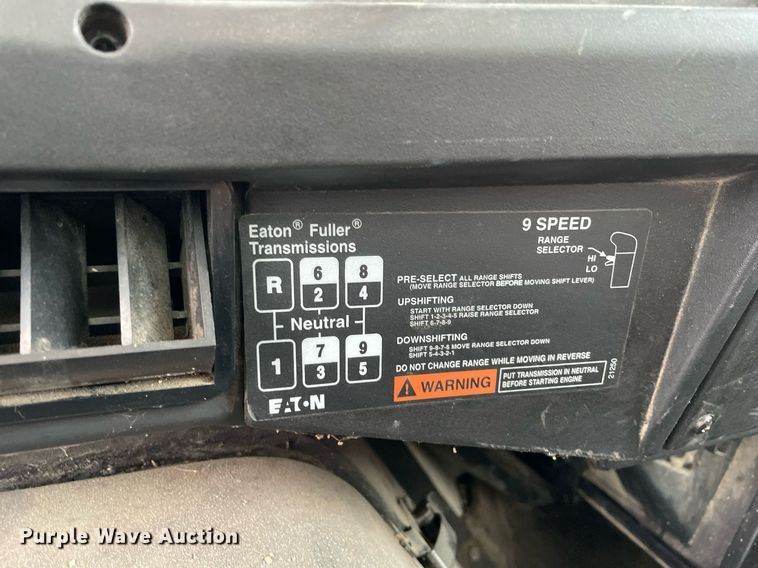 image for item DP0273 2001 International 8100  feed delivery truck