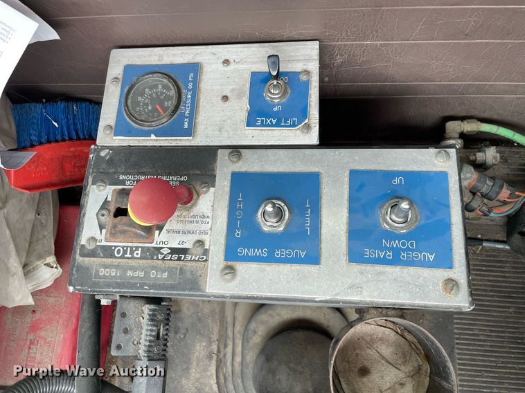 image for item DP0273 2001 International 8100  feed delivery truck