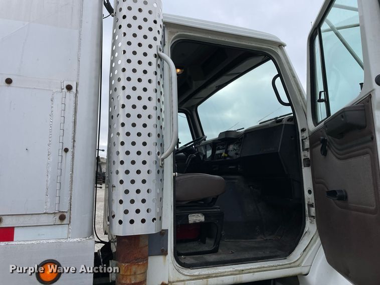 image for item DP0273 2001 International 8100  feed delivery truck