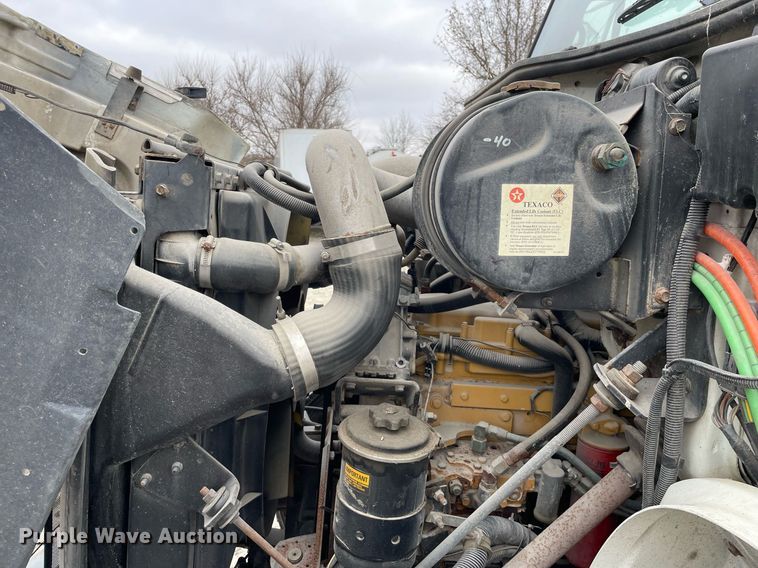 image for item DP0273 2001 International 8100  feed delivery truck