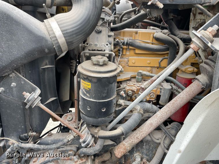 image for item DP0273 2001 International 8100  feed delivery truck