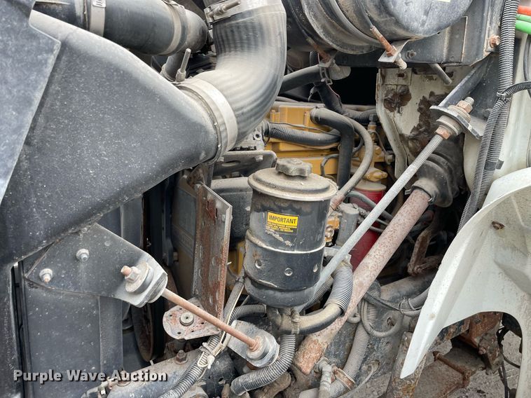 image for item DP0273 2001 International 8100  feed delivery truck